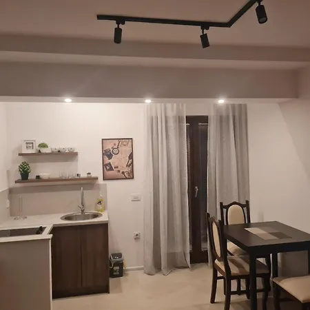 Apartment Four Roses,